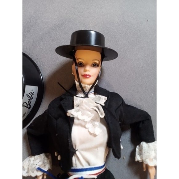 Chilean Collector Barbie Doll‎ 1998 with Stand -No Box - Picture 2 of 8